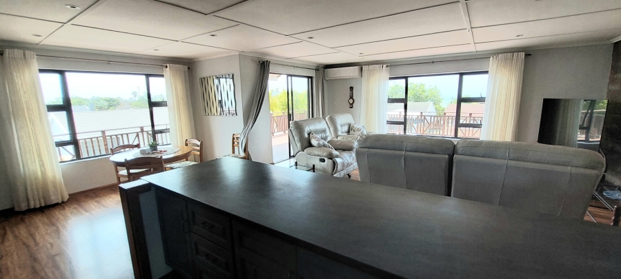 5 Bedroom Property for Sale in Sunrise On Sea Eastern Cape